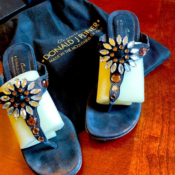 DONALD J PLINER Couture. Exquisitely Unique jeweled heeled sandals. Size 7N - Picture 1 of 5